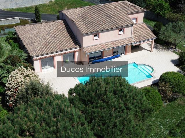 Maison 6 pièces 240 m²