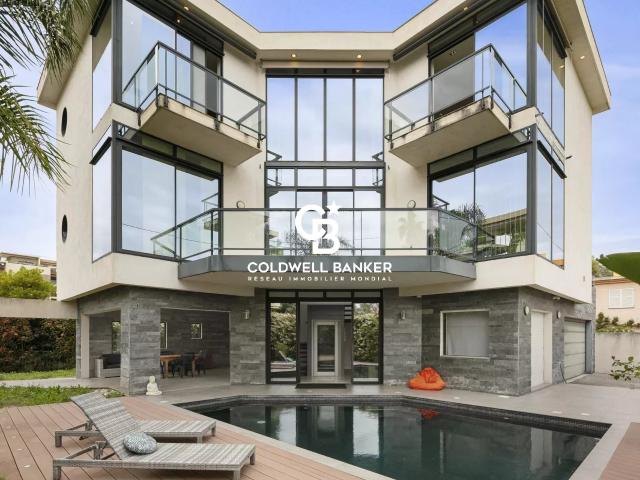 Maison 6 pièces 240 m²