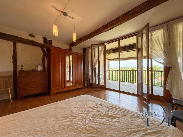 Maison 6 pièces 240 m²