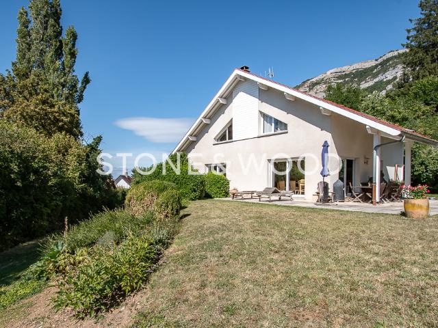 Maison 6 pièces 240 m²
