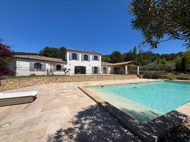 Maison 6 pièces 240 m²