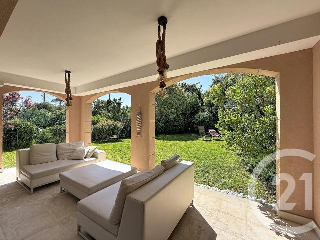 Maison 6 pièces 240 m²