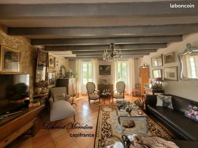Maison 6 pièces 240 m²