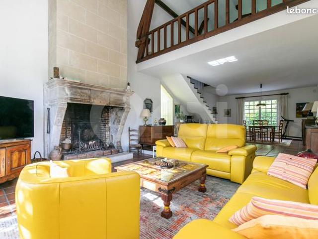Maison 8 pièces 240 m²