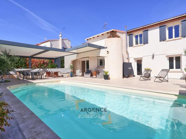 Maison 6 pièces 240 m²