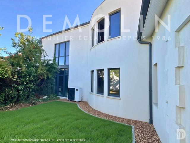Maison 6 pièces 240 m²