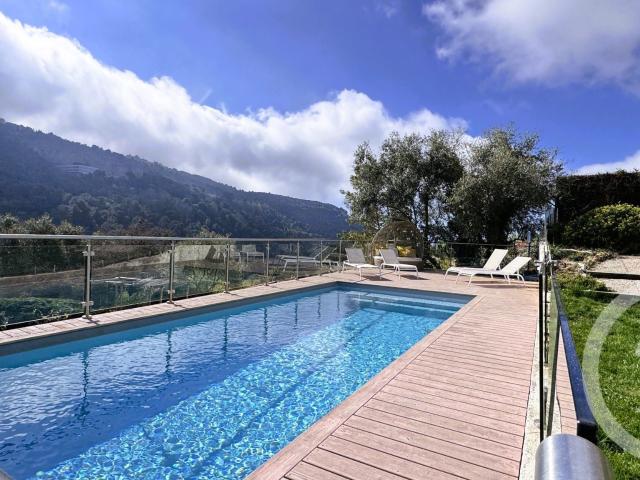 Maison 6 pièces 240 m²
