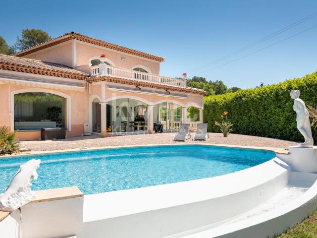 Maison 6 pièces 240 m²