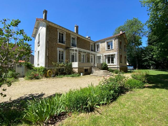Maison 6 pièces 241 m²