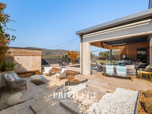 Maison 6 pièces 242 m²