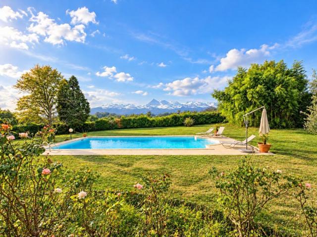 Maison 6 pièces 242 m²