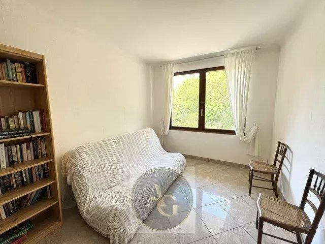 Maison 6 pièces 242 m²