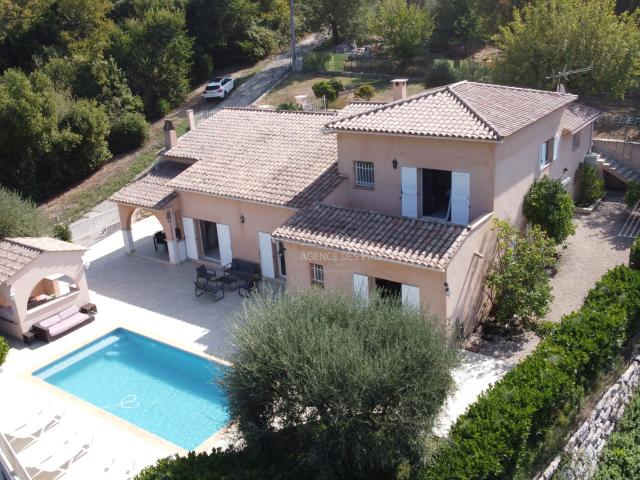 Maison 6 pièces 242 m²