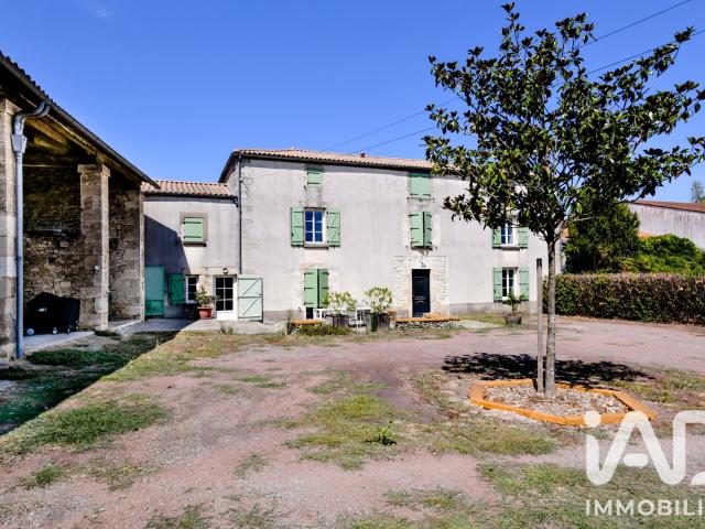 Maison 6 pièces 242 m²