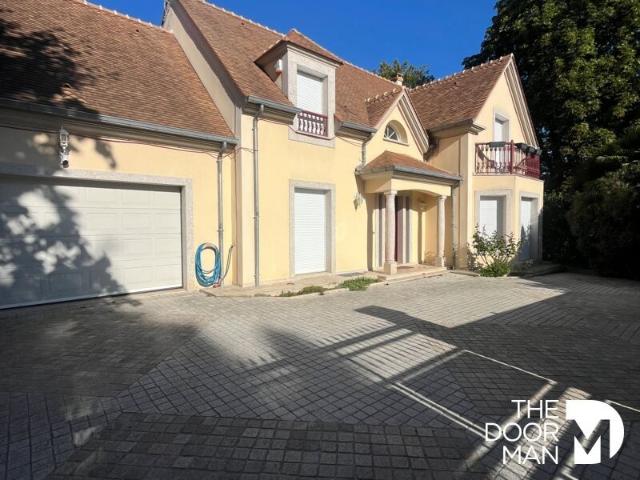 Maison 6 pièces 243 m²