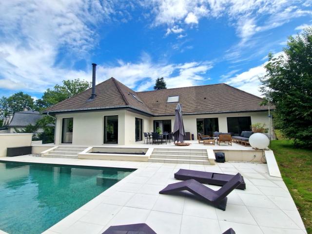 Maison 6 pièces 243 m²