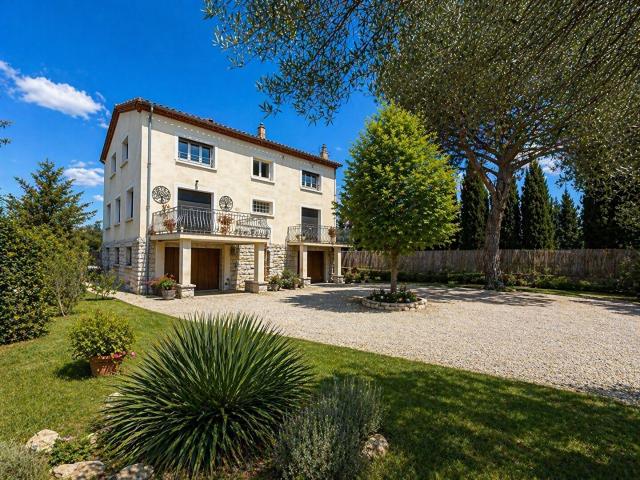 Maison 6 pièces 243 m²