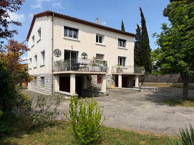 Maison 6 pièces 243 m²