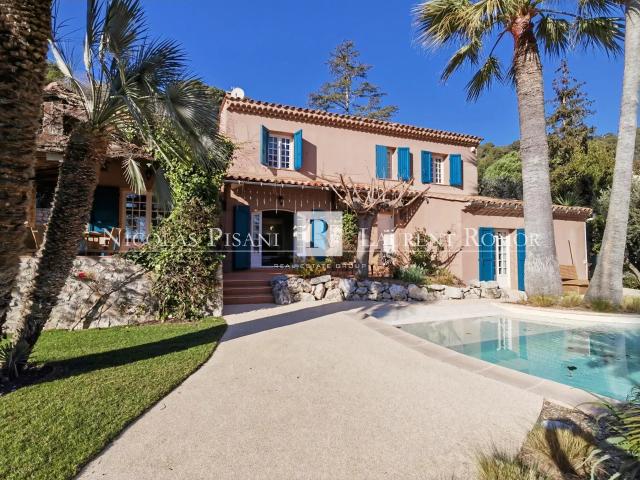Maison 6 pièces 243 m²