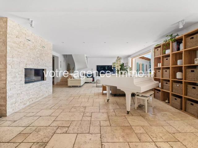 Maison 6 pièces 243 m²
