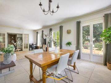 Maison 6 pièces 254 m²