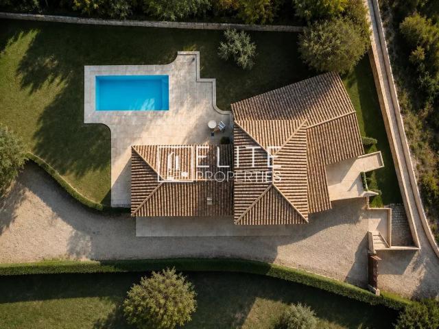 Maison 6 pièces 254 m²
