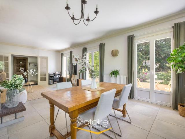 Maison 6 pièces 254 m²