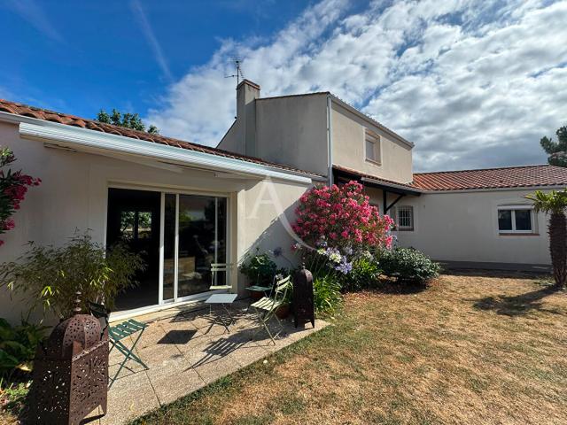Maison 6 pièces 255 m²