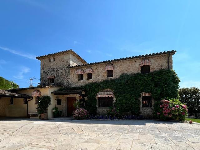 Maison 6 pièces 255 m²