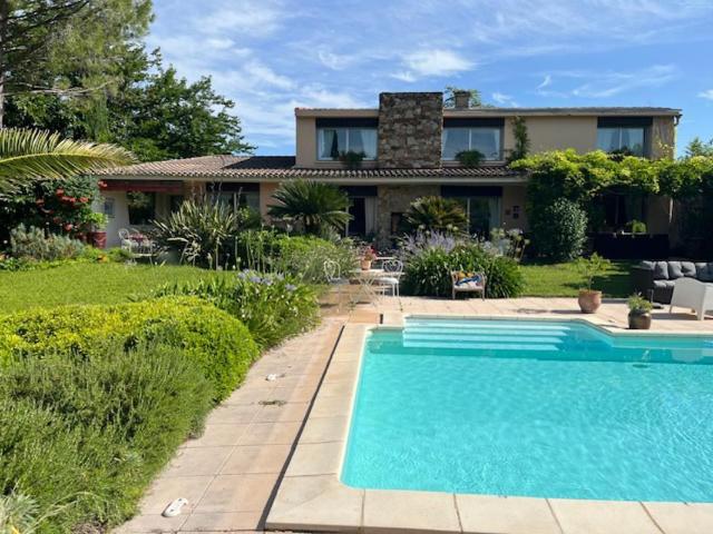 Maison 6 pièces 255 m²