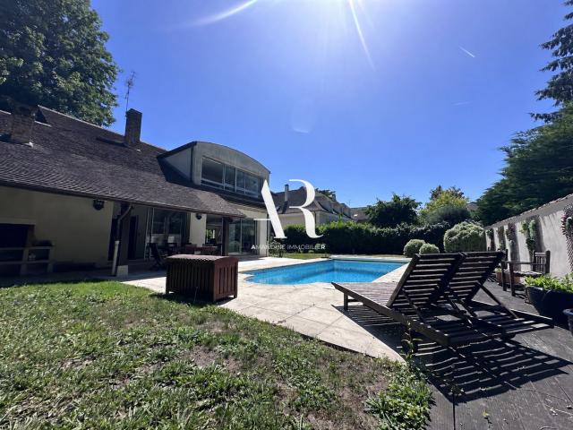 Maison 6 pièces 255 m²