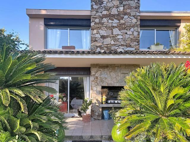 Maison 6 pièces 256 m²