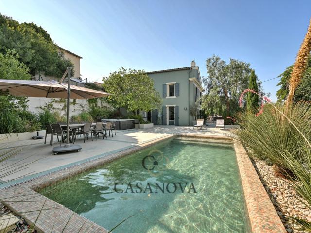 Maison 6 pièces 256 m²