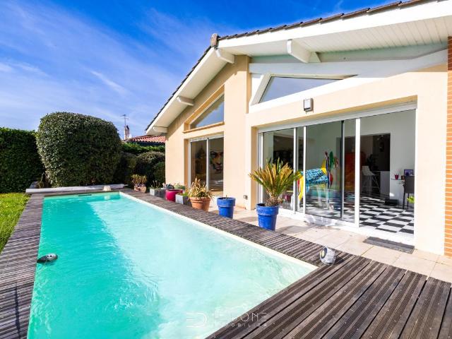 Maison 6 pièces 256 m²