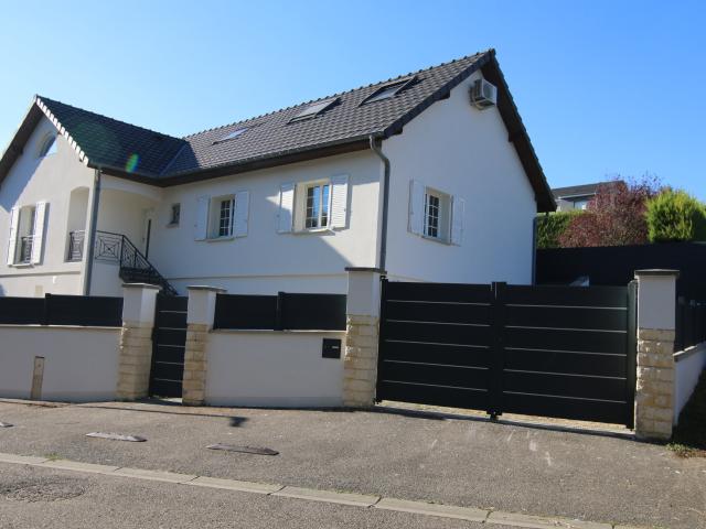 Maison 6 pièces 256 m²