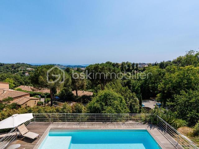 Maison 6 pièces 256 m²