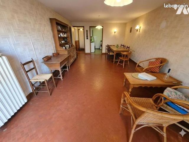 Maison 6 pièces 256 m²