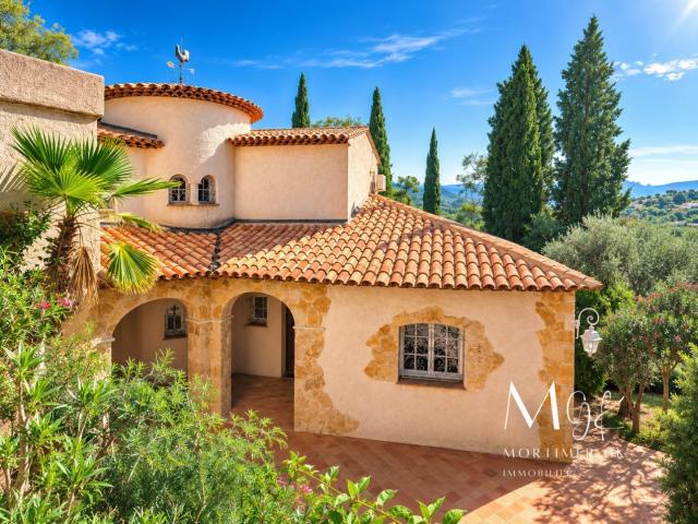 Maison 6 pièces 256 m²
