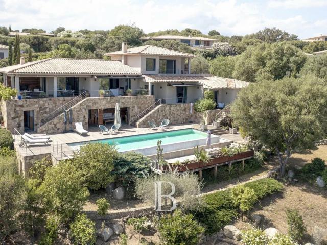 Maison 8 pièces 257 m²