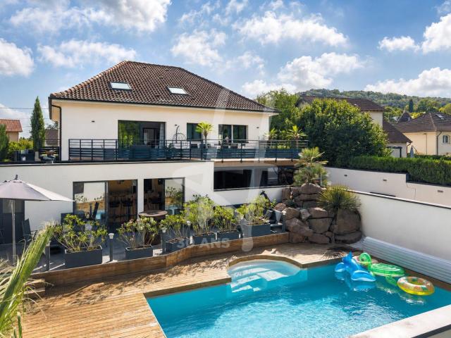 Maison 6 pièces 258 m²