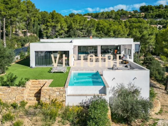 Maison 6 pièces 258 m²