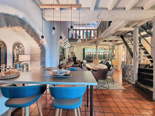 Maison 6 pièces 240 m²