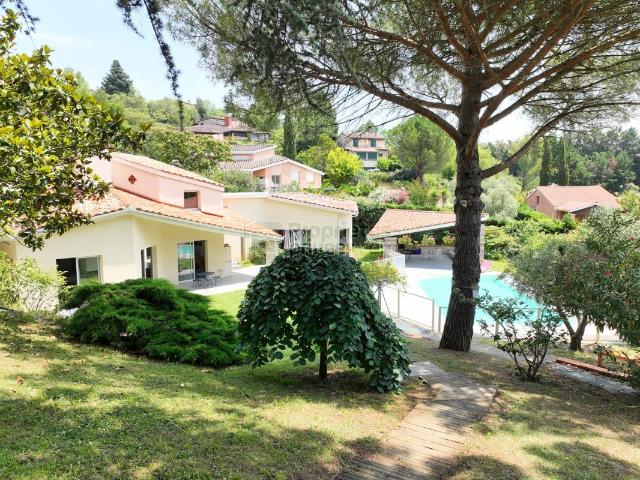 Maison 6 pièces 250 m²