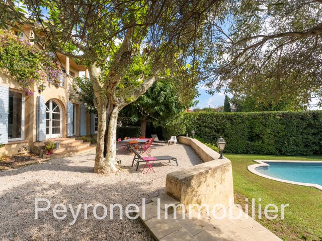 Maison 6 pièces 250 m²