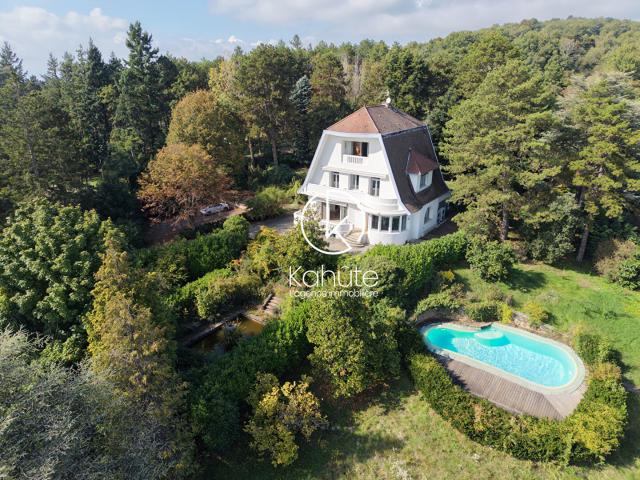 Maison 6 pièces 250 m²