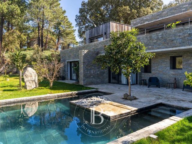 Maison 6 pièces 250 m²
