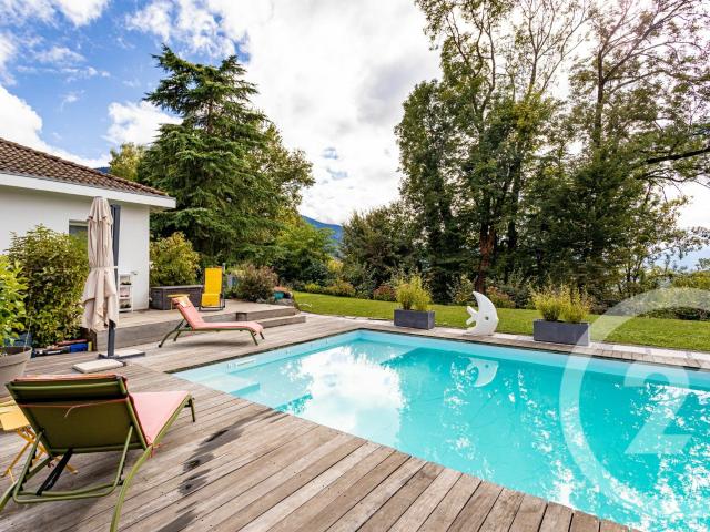Maison 6 pièces 250 m²