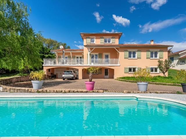 Maison 6 pièces 250 m²