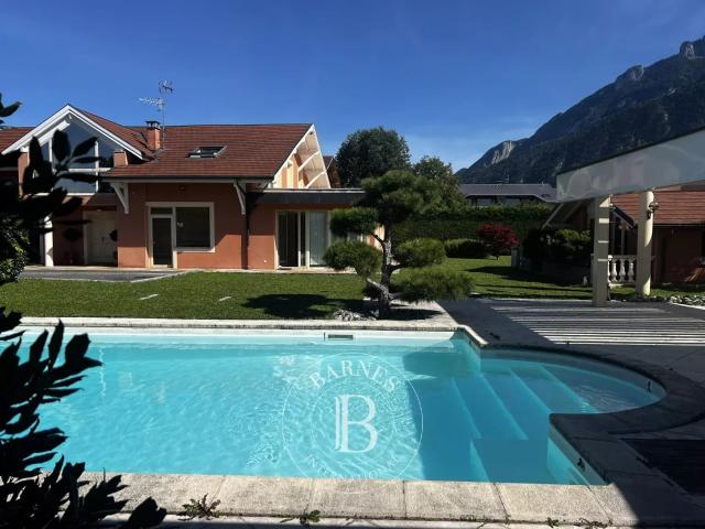 Maison 6 pièces 250 m²