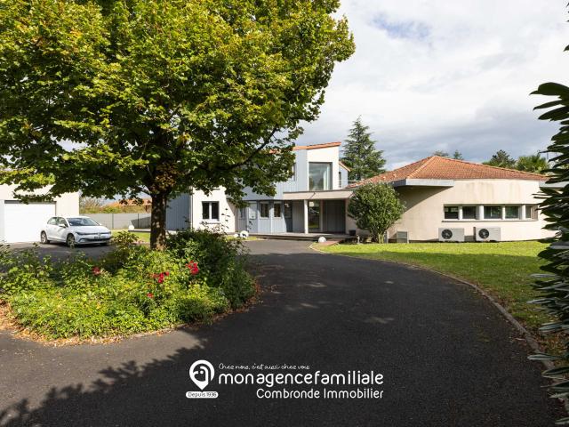Maison 6 pièces 250 m²